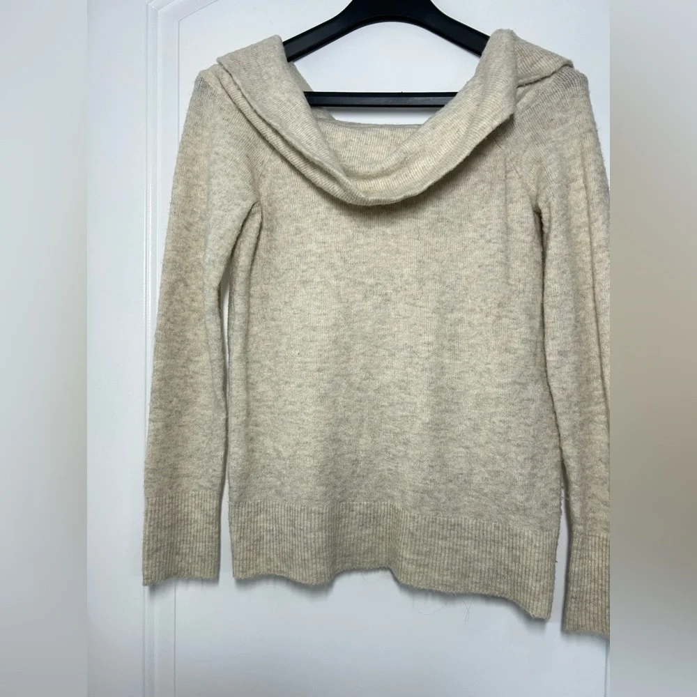 Abercrombie & Fitch Cream Off The Shoulder Cream Sweater size XS 90s chic - Picture 6 of 11